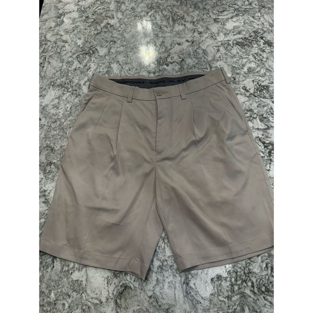 Nike Men's Beige Pleated Chino Shorts Size 32 Casual Summer